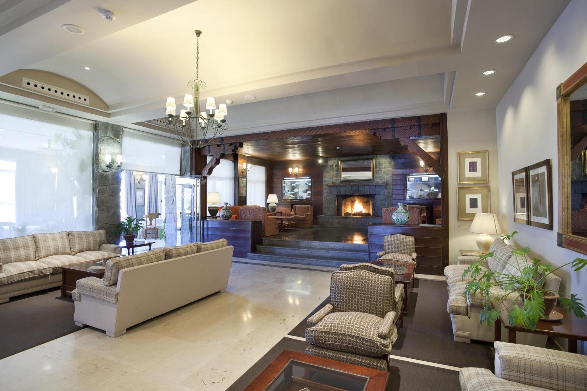 Parador De Las Canadas Del Teide Ла Оротава Екстериор снимка