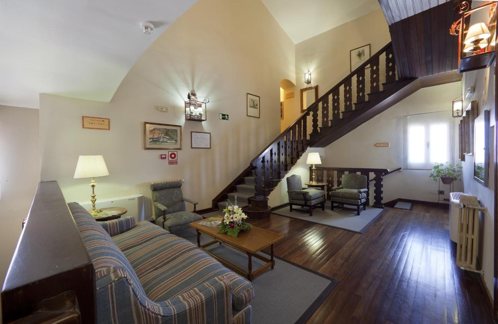 Parador De Las Canadas Del Teide Ла Оротава Екстериор снимка