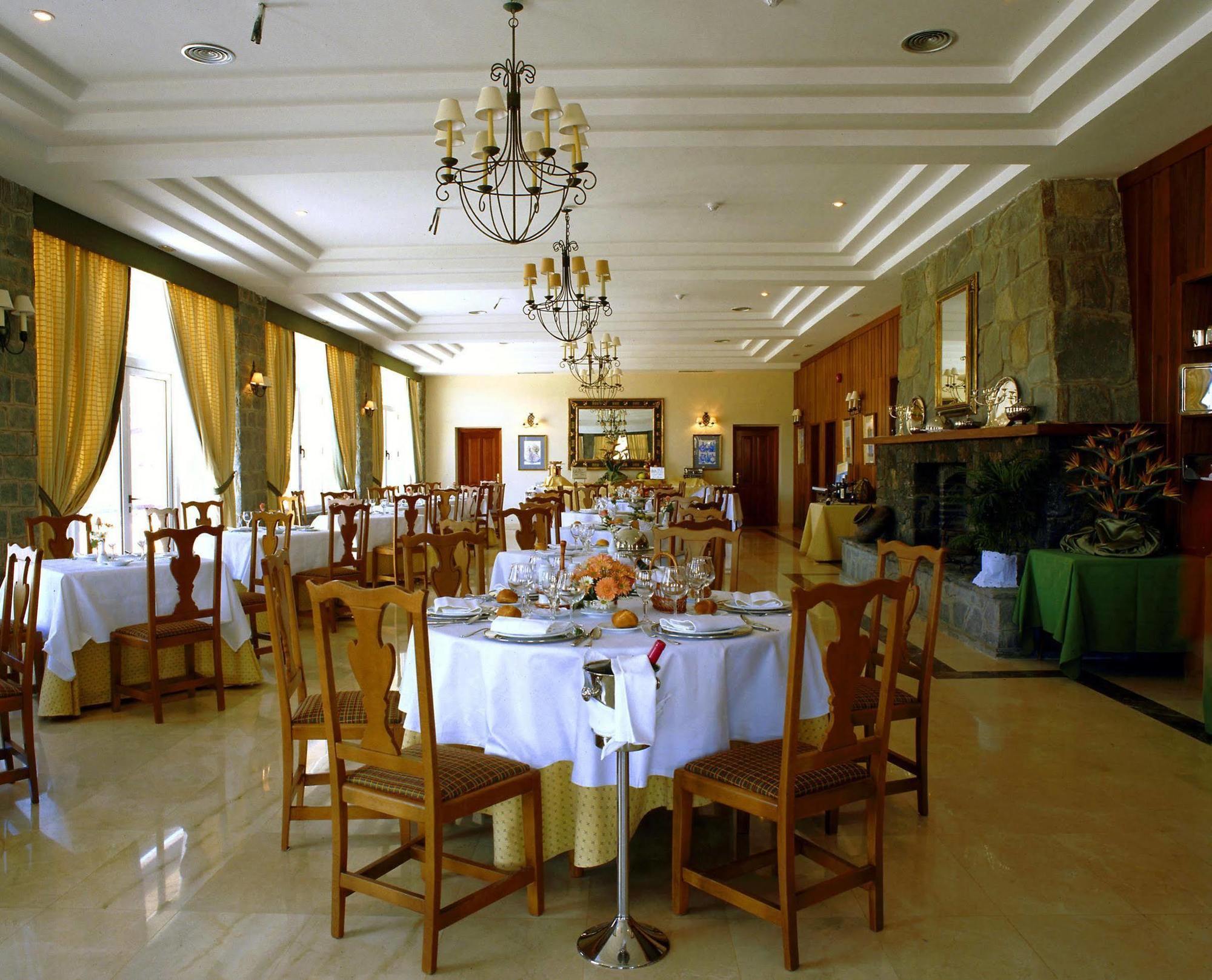 Parador De Las Canadas Del Teide Ла Оротава Екстериор снимка